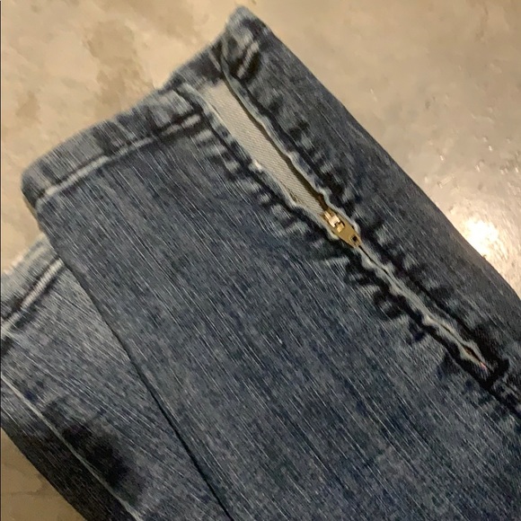 Distressed jeans - Picture 2 of 5